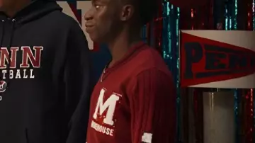 Bel-Air S04 Olly Sholotan granate con cuello en V llevado por Carlton Banks (Olly Sholotan) visto en Bel-Air