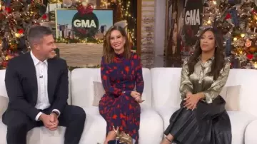 Robe à col roulé en jersey Swey Proenza Schouler White Label portée par Rebecca Jarvis vue dans Good Morning America le 10 décembre 2025