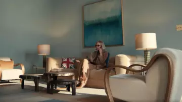 Pantalones de pierna recta con pelo de camello Max Mara usados por Liberty Ronson (Naomi Watts) como se ve en All's Fair (S01E09)