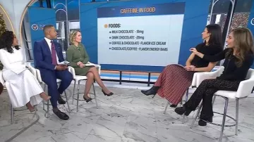 Jupe plissée Reiss Marlie Ombré portée par Natalie Azar telle que vue dans Today le 10 décembre 2025