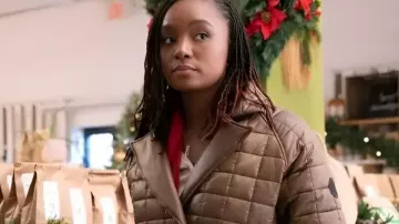 Fais semblant de te faire semblant : un joyeux petit Noël KiKi Layne de Maya Montgomery (Kiki Layne) tel que vu dans Fake Yourself a Merry Little Christmas