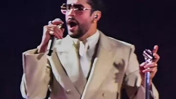 Bad Bunny DeBÍ TiRAR MáS FOToS Blazer in BAD BUNNY - DtMF (Visualizer) | DeBÍ TiRAR MáS FOToS