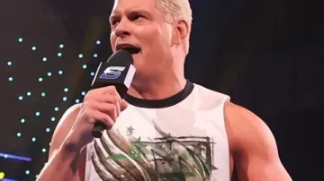 Camiseta de tirantes de Cody Rhodes en SmackDown en momentos Top 10 de Raw: Top 10 de WWE, 8 de diciembre de 2025