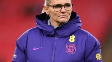 Sarina Wiegman en el partido acolchado acolchado internacional femenino en Inglaterra, Sarina Wiegman, revela su decepción por la retirada internacional de Millie Bright