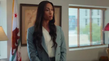 Blazer croisé Zara porté par Sofia (Mj Rodriguez) tel que vu dans Loot (S03E10)
