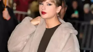 Taylor Swift The Late Show With Stephen Colbert Coat of Taylor Swift in The Late Show with Stephen Colbert