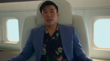 Chemise noire de camp John Elliott portée par Nicholas (Joel Kim Booster) telle que vue dans Loot (S03E10)