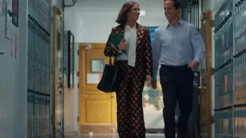 Pantalon court à pois La DoubleJ porté par Molly Novak (Maya Rudolph) tel que vu dans Loot (S03E10)