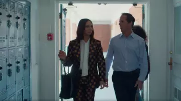 Chloé Spin Tote Bag worn by Molly Novak (Maya Rudolph) as seen in Loot (S03E10)