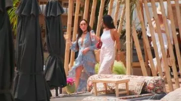 Pantalon en soie imprimé Gucci porté par Lisa Barlow dans The Real Housewives of Salt Lake City (S06E13)