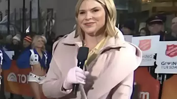 Le manteau portefeuille rose Jenna Bush Hager de The Today Show tel que vu dans Today Show