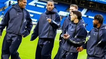 ¡La chaqueta Chelsea F.C. Tech Boreas en Chelsea acaba de presentar el mejor chándal de 2025! #fashion