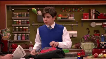 D. Lazzaroni & Company Cookie Tin of Max Russo (Jake T. Austin) in Wizards of Waverly Place (S03E17)