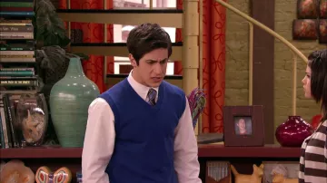 Five O'Clock Lightning by William DeAndrea Hardcover Book of Justin Russo (David Henrie) in Wizards of Waverly Place (S03E17)