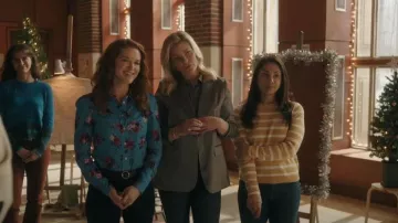 Golden Goose Journey Blazer de lana de un solo botonadura llevado por Kylee Evans (Brooke Carmichael) como se ve en Mistletoe Murders (S02E04)