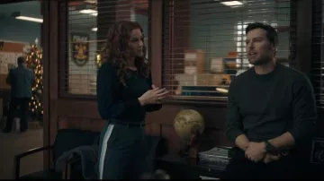 Pantalones de chándal Vero Moda Regular Fit que llevan Emily (Sarah Drew) como se ve en Mistletoe Murders (S02E06)