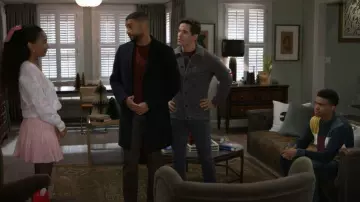 Alice + Olivia Zona Tweed Godet Minijupe portée par Samantha Richardson (Najah Jackson) telle que vue dans Beyond the Gates (S01E187)