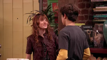 On the narrow road by Leslie Downer Book of Max Russo (Jake T. Austin) in Wizards of Waverly Place (S03E20)