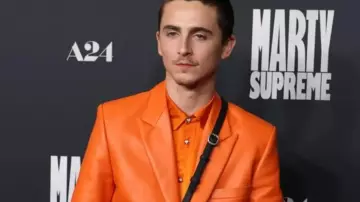 Timothée Chalamet Marty Supreme Estreno en Los Ángeles A24's Blazer de Marty (Timothée Chalamet) en Marty Supreme