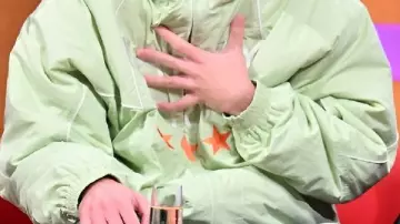 Chaqueta verde claro de Marty Supreme que lleva Marty (Timothée Chalamet) en Marty Supreme