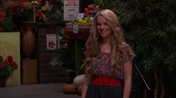 H&M Floral Blouse of Juliet van Heusen (Bridgit Mendler) in Wizards of Waverly Place (S03E27)