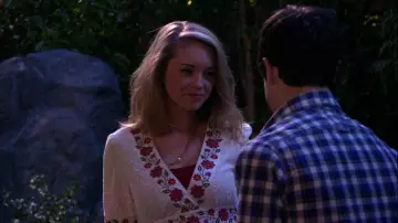 Forever 21 Floral Trim Lace Top of Sara (Laura Ashley Samuels) in Wizards of Waverly Place (S03E27)
