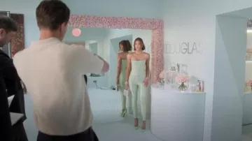 Rezek Studio Mint Hustle Pant usado por Khloé Kardashian como se ve en The Kardashians (S07E08)