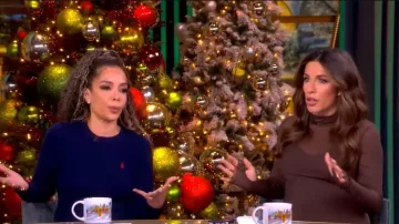 Robe à col roulé Afrm Shailene portée par Alyssa Farah Griffin telle que vue dans The View le 11 décembre 2025