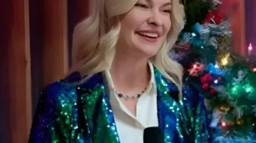 Blazer à sequins porté par (Brooke Carmichael) tel que vu dans Mistletoe Murders (S02E06)
