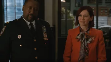 Chemisier à col fleuri Kobi Halperin Luna porté par Elsbeth Tascioni (Carrie Preston) tel que vu dans Elsbeth (S03E09)