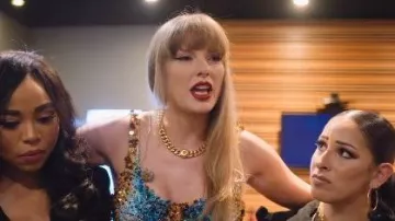 Versace Medusa Necklace Gold worn by Taylor Swift as seen in Taylor Swift | The Eras Tour | The End of an Era (S01E01)