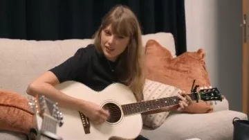 Jacquie Aiche Small Pave Emerald Oval Center Eye Diamond Necklace worn by Taylor Swift as seen in Taylor Swift | The Eras Tour | The End of an Era (S01E01)