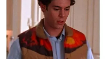 La chaqueta acolchada OC Seth Cohen que lleva Seth Cohen (Adam Brody) tal como se ve en The O.C.