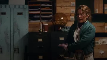 Veste bomber matelassée Bella Dahl Wynter portée par Natalie Metcalfe telle que vue dans Ripple (S01E06)