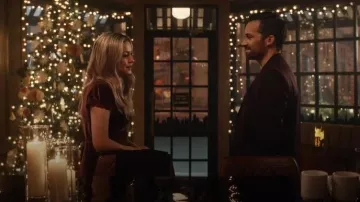 Robe midi en velours bordée de dentelle Rixo Clarice portée par Kris (Julia Chan) telle que vue dans Ripple (S01E08)