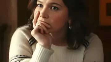 Wake Up Dead Man A Knives Out Mystery Cailee Spaeny Sweater used by Simone Vivane (Cailee Spaeny) as seen in Wake Up Dead Man: A Knives Out Mystery