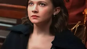 Wake Up Dead Man 2025 Cailee Spaeny Black Jacket worn by Simone Vivane (Cailee Spaeny) as seen in Wake Up Dead Man: A Knives Out Mystery