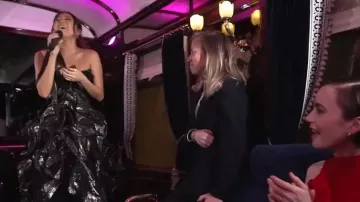 Robe à vagues de présentation Maticevski portée par Ashley Park telle que vue dans Today le 15 décembre 2025