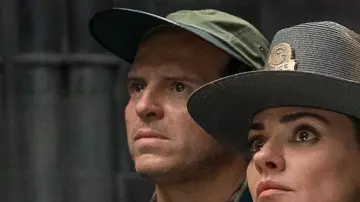 Long-bill waxed cotton cap worn by Lee Ross (Andrew Scott) in Wake Up Dead Man: A Knives Out Mystery