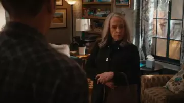 Sac en cuir tressé Zara porté par Madeline 'Matty' Matlock (Kathy Bates) tel que vu dans Matlock (S02E07)