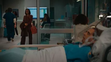 Sac de courses Telfar Medium porté par Olympia Lawrence (Skye P. Marshall) tel que vu dans Matlock (S02E08)