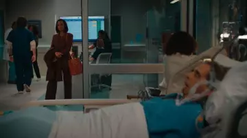 Sac de courses Telfar Medium porté par Olympia Lawrence (Skye P. Marshall) tel que vu dans Matlock (S02E08)