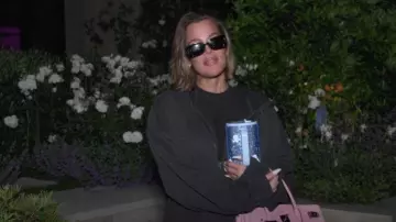 Lunettes de soleil Dior Pacific S1U portées par Khloé Kardashian telles que vues dans The Kardashians (S07E08)