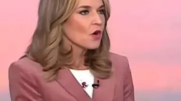 La americana de pana Savannah Guthrie 2025 del Today Show llevada por (Savannah Guthrie) en Today Show