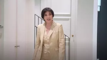 Chaleco rústico de sarga Jaden de la Colección Ralph Lauren llevado por Kris Jenner tal y como se ve en The Kardashians (S07E08)