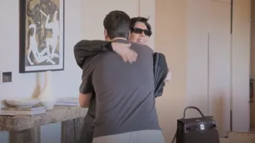 Sac Aluminium Édition Limitée Hermès porté par Kris Jenner tel que vu dans The Kardashians (S07E08)