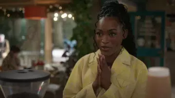 & Autres histoires Veste Jacquard raccourcie portée par Sarah (Zephani Idoko) telle que vue dans Twelve Dates 'Til Christmas (S01E02)