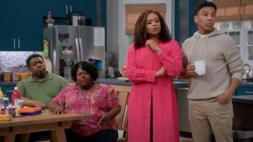 Vestido de camisa largo Portofino arrugado expreso que lleva Janine Payne (Demetria McKinney) tal como se ve en House of Payne (S14E16)