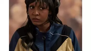 J’adore la veste de sport à blocs colorés Mimi Rush de LA, comme on le voit dans I Love LA (S01)