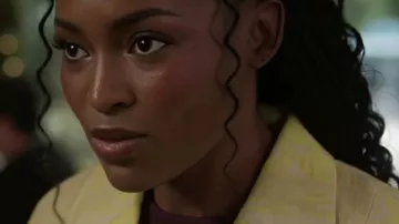 Douze dates jusqu’à Noël Zephani Idoko Yellow Jacket vue dans Twelve Dates 'Til Christmas (S01E06)